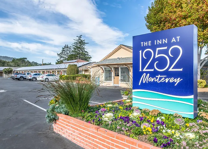 3 star hotel: The Inn At 1252 Monterey