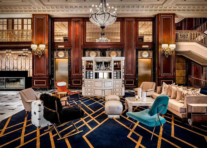 Hotel with Tennis: The Blackstone, Autograph Collection