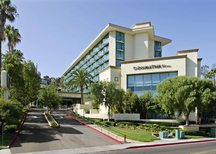 Pet Friendly hotel: Doubletree By Hilton San Diego Hotel Circle