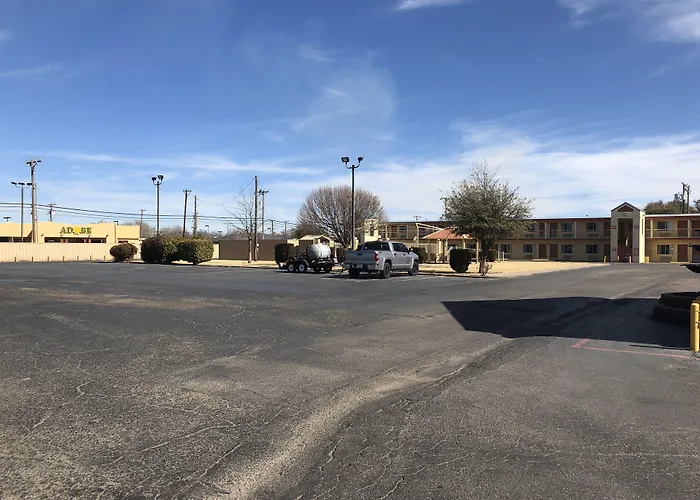 Motel: Lone Star Inn