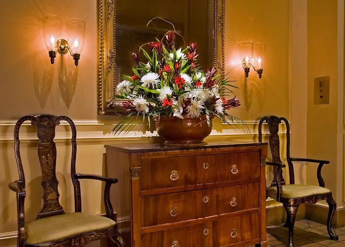 Beach hotel: Mayflower Park Hotel