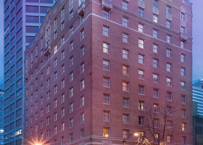 Beach hotel: Mayflower Park Hotel