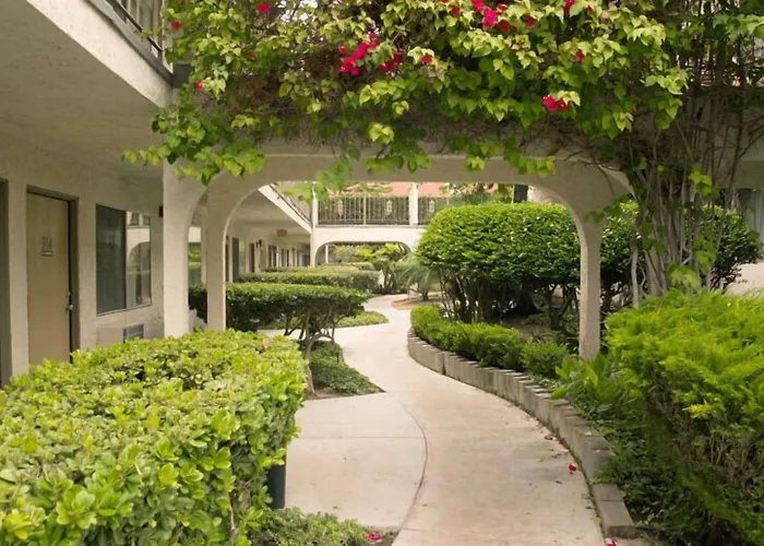  California Suites