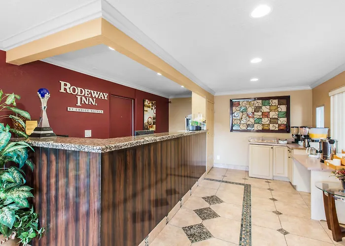 Dog friendly hotels Rodeway Escondido Downtown