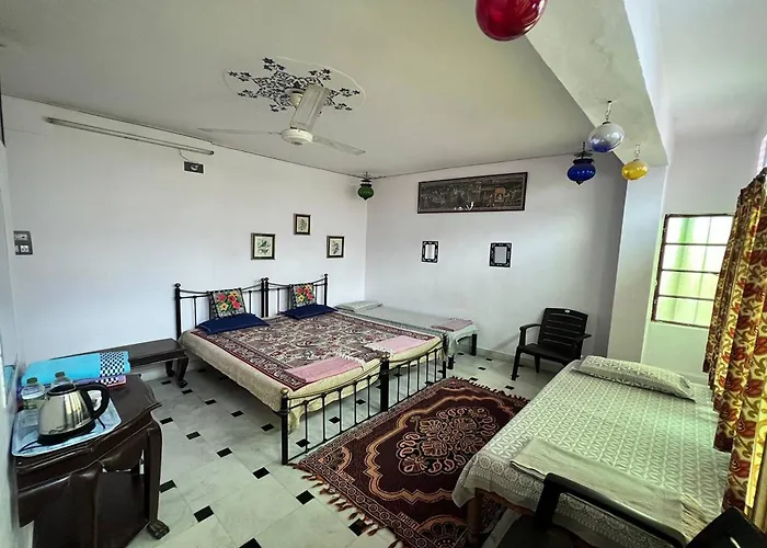 Nukkad Guest House Near Lake Pichola