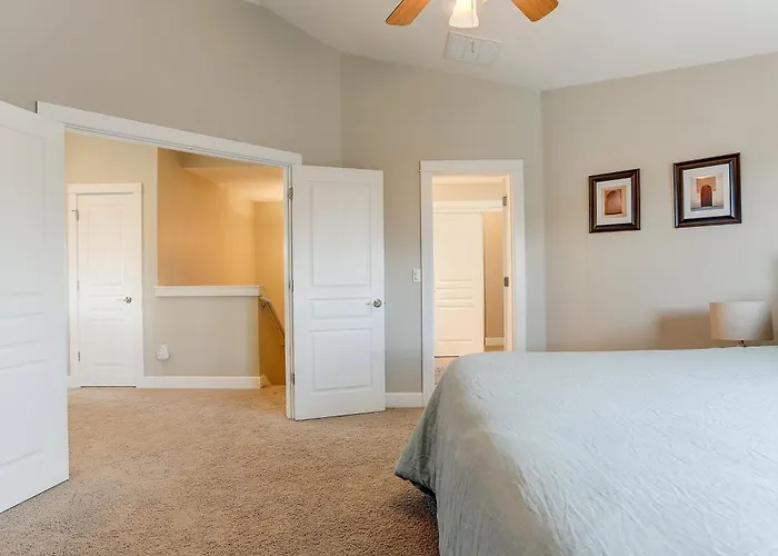 Pet Friendly hotel: Vantage Point Townhouse