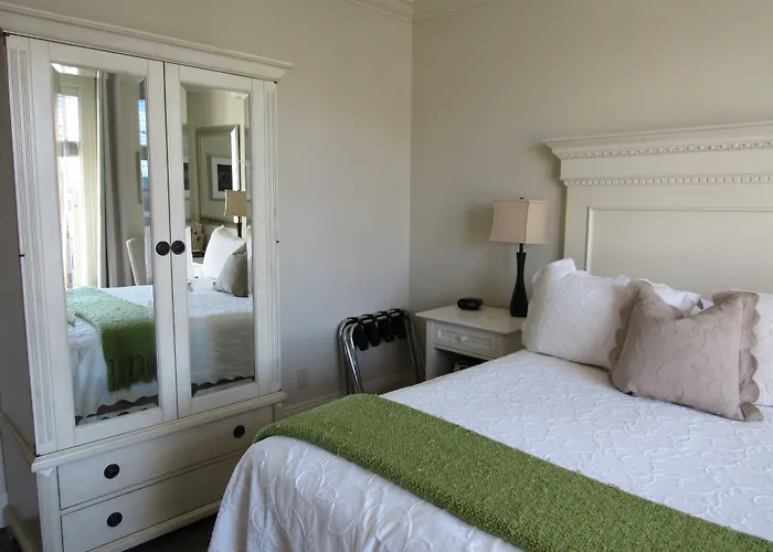 Beach hotel: Carter House Inns