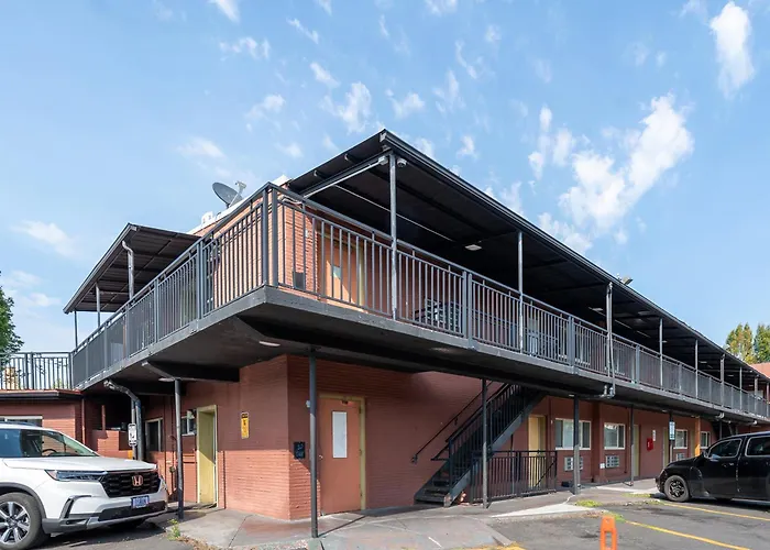 Central hotel: Banfield Studios By Oyo Portland Or