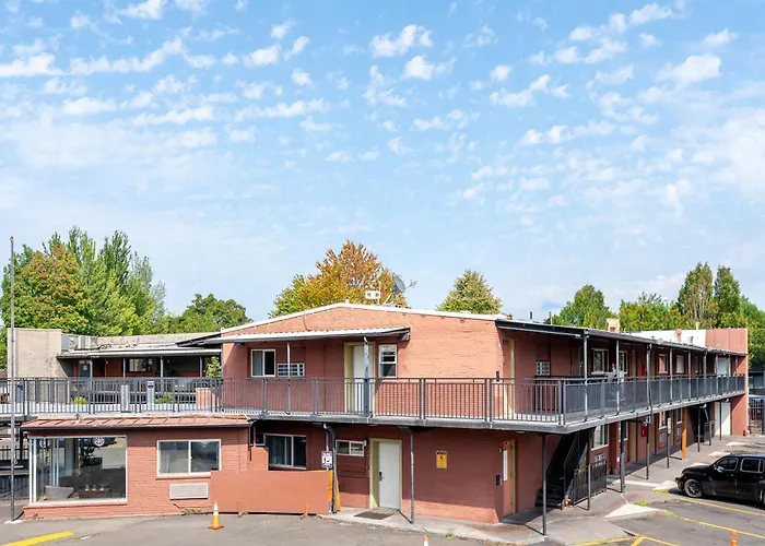 Central hotel: Banfield Studios By Oyo Portland Or