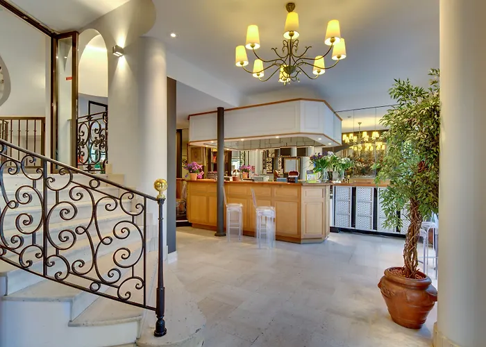 Grand Hotel Des Gobelins