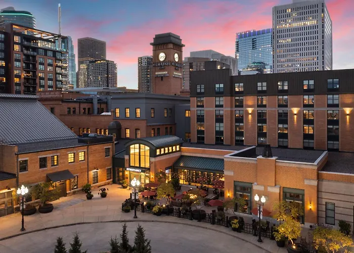 Hotel with view: Renaissance Minneapolis Hotel, The Depot