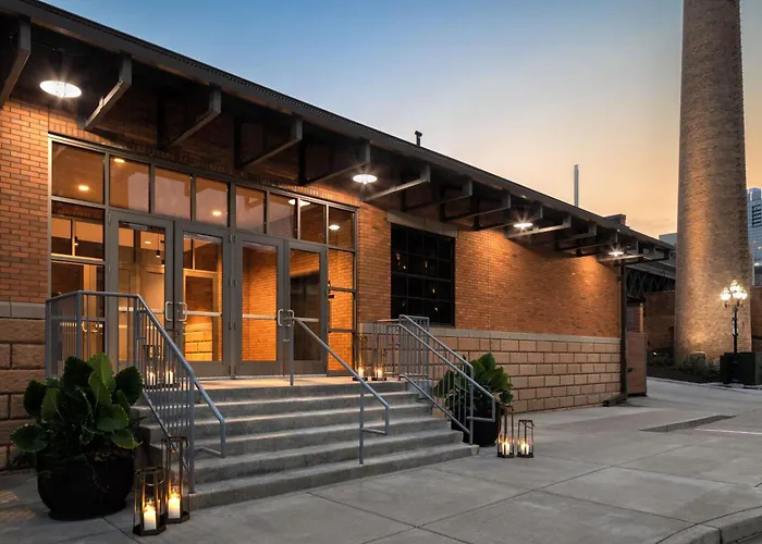 Hotel with view: Renaissance Minneapolis Hotel, The Depot