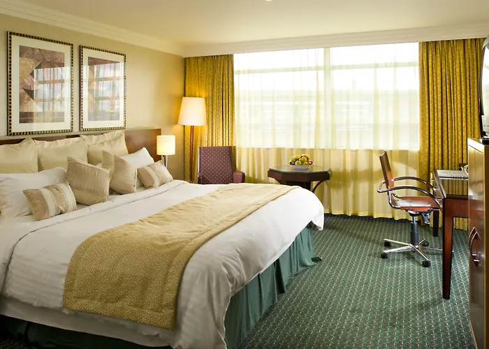 Crowne Plaza - John Lennon Airport By Ihg