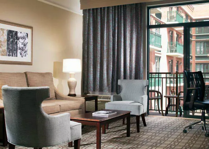 3 star hotel: Courtyard By Marriott Savannah Downtown - Historic District
