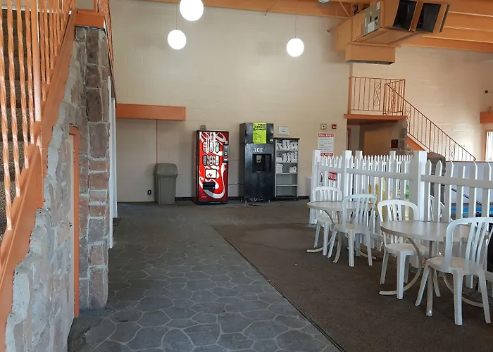 Knights Inn And Suites - Grand Forks