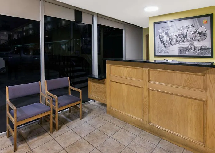 Super 8 By Wyndham Lubbock Civic Center North