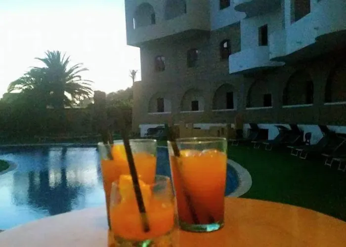 Hotel Con Piscina Akrabello