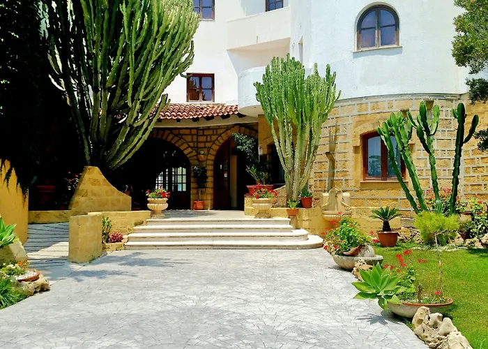 Hotel Con Piscina Akrabello
