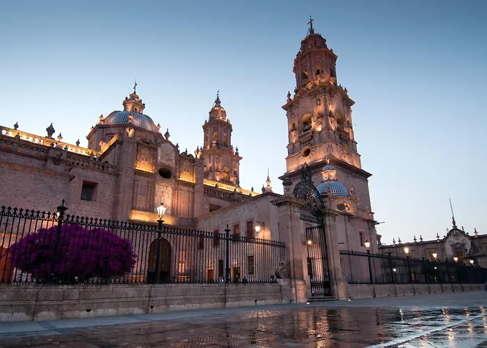 Hotel with view: Vista Express Morelia By Arriva Hospitality Group