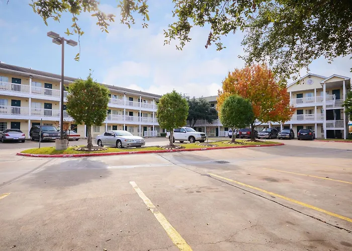 Cheap hotel: Intown Suites Extended Stay Select Houston Tx - Stafford