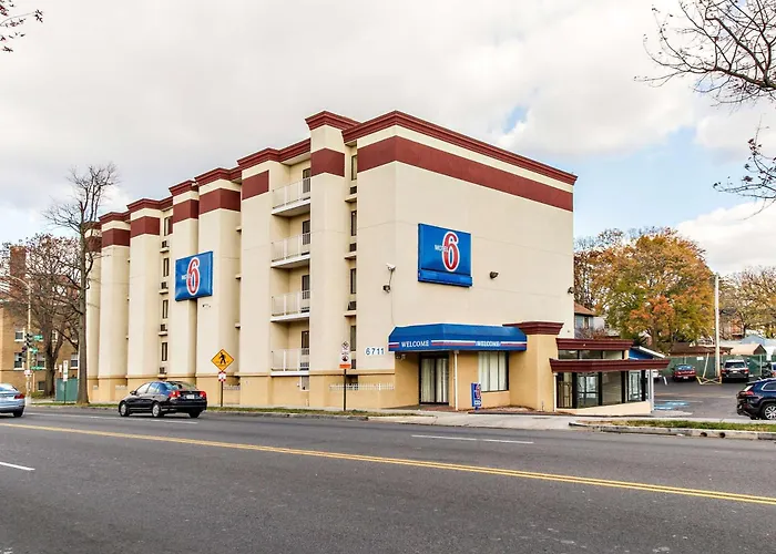 Cheap hotel: Motel 6-Washington, Dc