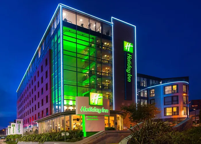 Hotel with Tennis: Holiday Inn London West By Ihg
