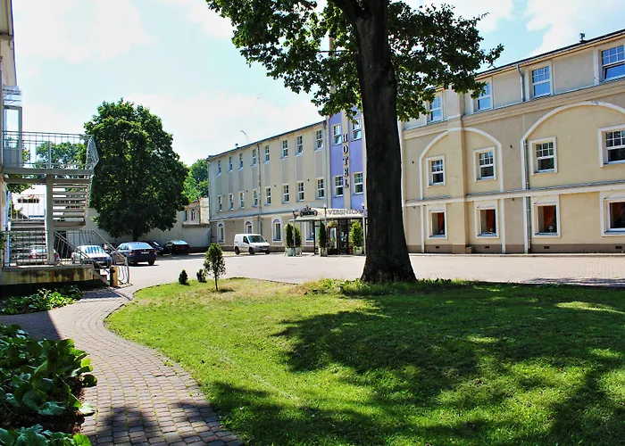 Resort: Nb Hotel With Free Parking