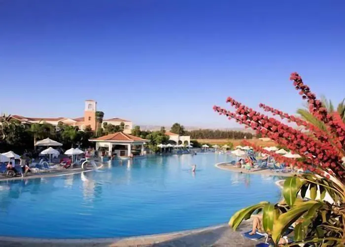 Сity center hotels Avanti Holiday Village
