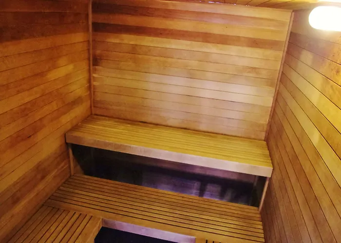 Cheap hotel: Glenwood Springs Cedar Lodge