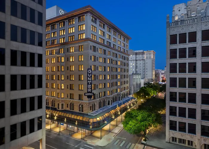 Hotel with pool: The Gunter Hotel San Antonio Riverwalk