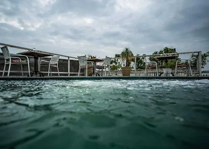 Tripli Hotels Shiv Villas