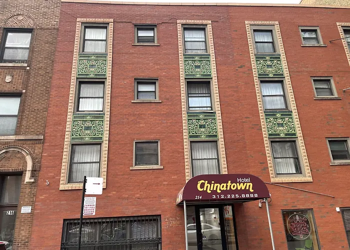 Pet Friendly hotel: Chinatown Hotel Chicago
