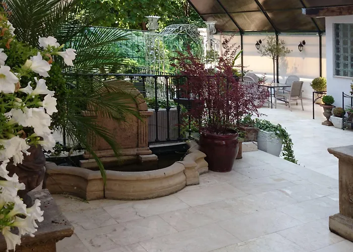 Boutique hotel only: Arc De Triomphe Apartments