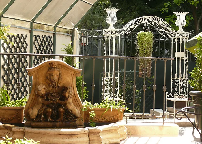 Boutique hotel only: Arc De Triomphe Apartments