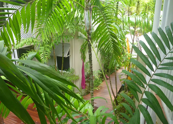 Palm Cove Tropic Apartments