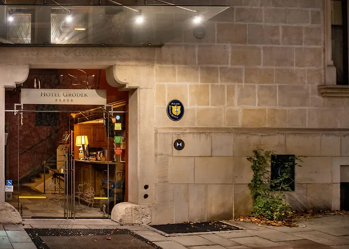 Luxury hotel only: Hotel Grodek
