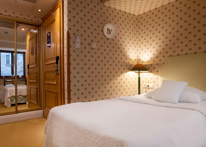 Luxury hotel only: Hotel Grodek