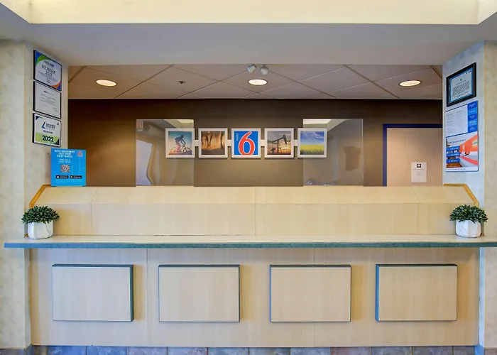 Pet Friendly hotel: Motel 6-Grande Prairie, Ab