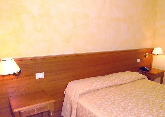 Hotel barato: Hotel Kriss