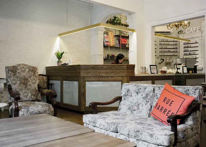 Cheap hotel: Ambrose House & Cafe - Self Check-In Guesthouse