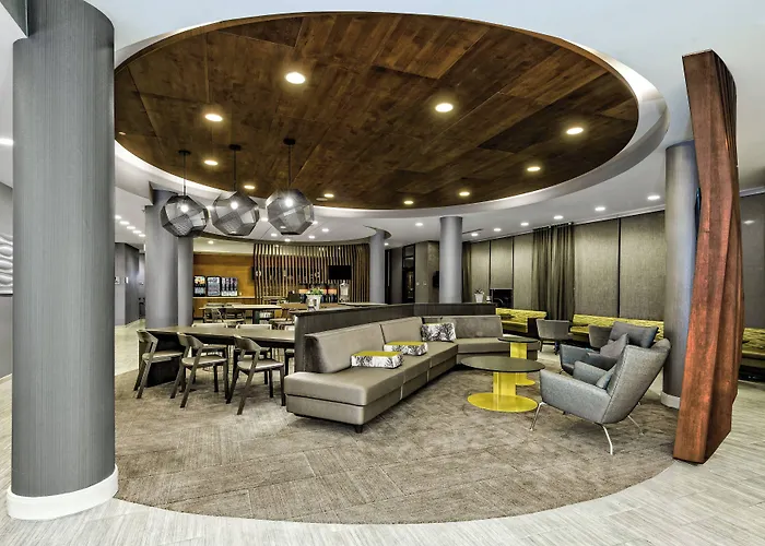 Hotel with pool: Springhill Suites By Marriott San Antonio Airport