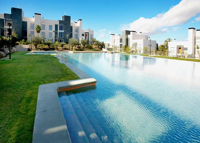 Hotel with pool: El Plantio Golf Resort