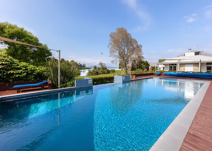 Beach hotel: Ramada Resort By Wyndham Rotorua Marama