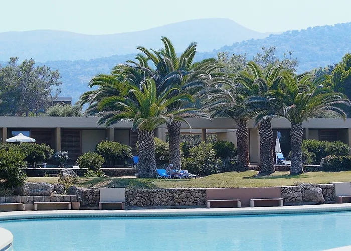 Kernos Beach & Bungalows