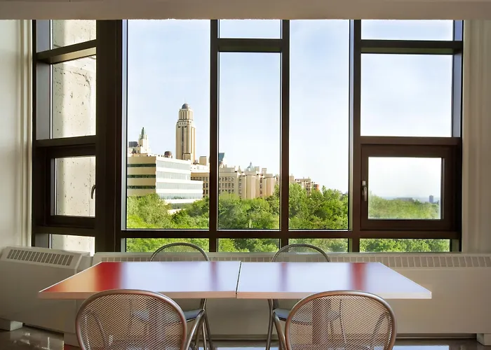 Zum Mtl Auberge D'Ete - Universite De