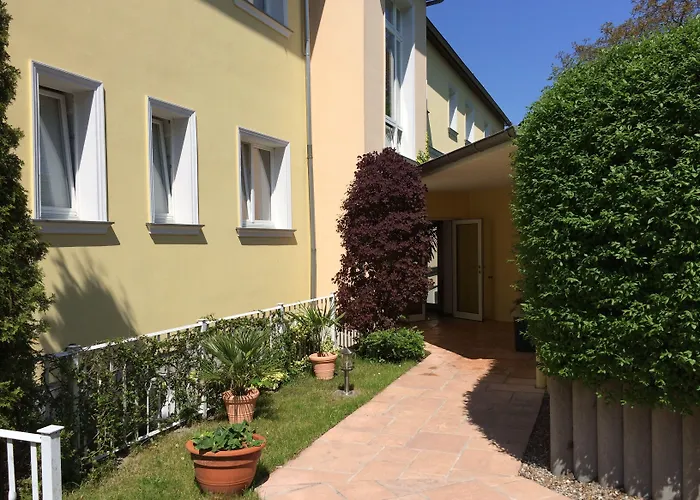 Hotel near College: Hotel Garni Arte Vita