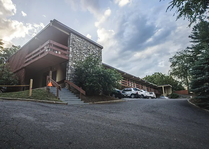 Cheap hotels Mountaineer Inn - Asheville