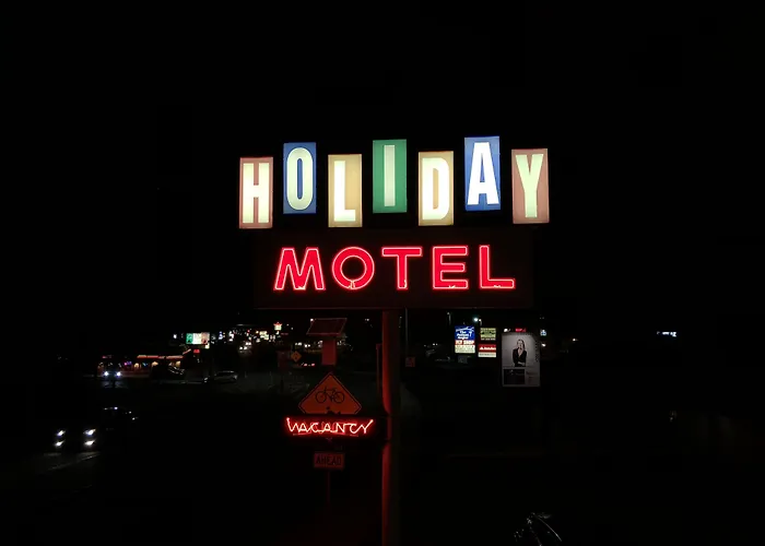 Hotel near College: Holiday Motel Bend