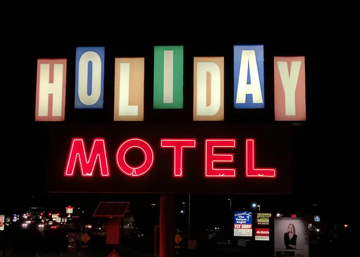 Hotel near College: Holiday Motel Bend