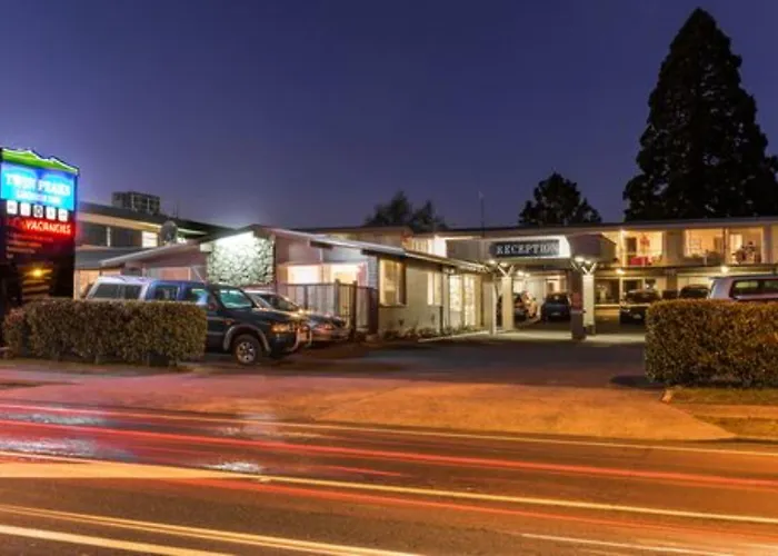 Twin Peaks Lakeside Inn